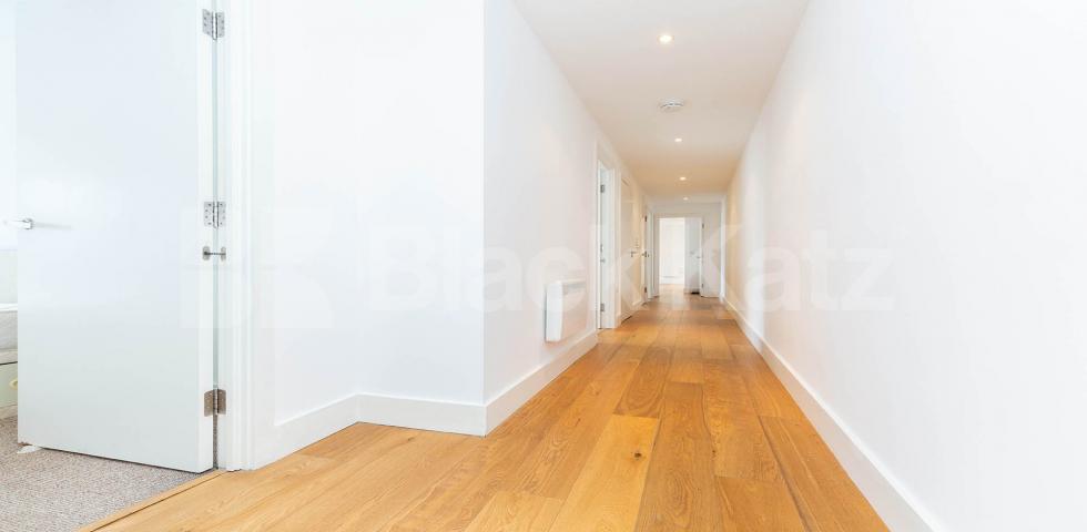 			3 Bedroom, 2 bath, 1 reception Flat			 Tiltman Place, Holloway